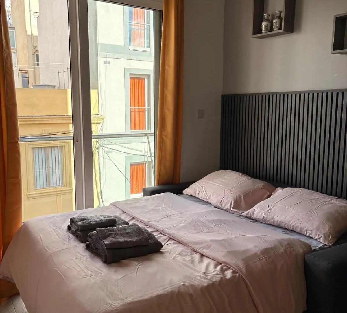 Paceville - 2A - Bright 2Br Apt With Balcony & Ac Near Night Life Saint Julian's Lejlighed